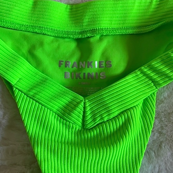 Frankie’s Bikinis set - Picture 5 of 5